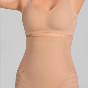 Seamless Shapewear briefs